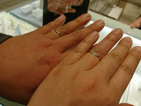 【4℃ BRIDAL(ヨンドシーブライダル)の口コミ】 他店と比べてもとてもリーズナブルで購入しやすい金額だと思った。指輪の…