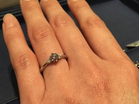 【銀座ダイヤモンドシライシの口コミ】 デザインは比較検討していた他のブランドと迷っていましたが、担当の店員…