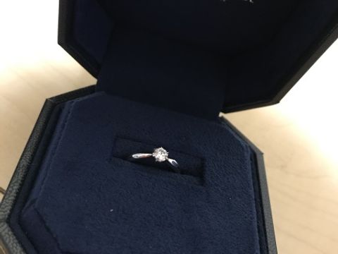 【ROYAL ASSCHER(ロイヤル・アッシャー)の口コミ】 長く使えるようにシンプルなデザインのものを探していました。
もともと可…