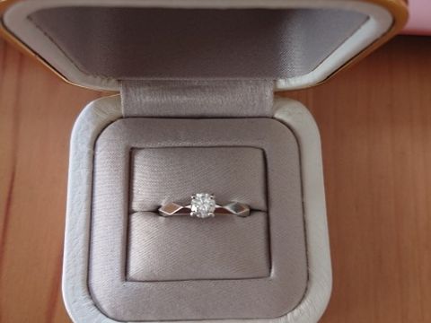 【ブシュロン(BOUCHERON)の口コミ】 元々婚約指輪はブシュロンがいいと思っていたので、HPで気になる商品を2点…