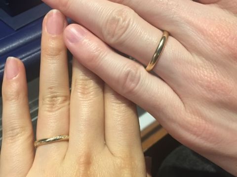 【銀座ダイヤモンドシライシの口コミ】 夫はシンプルが好きで、アノリューを選びました。私はダイヤが多めで華や…