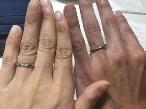 【4℃ BRIDAL(ヨンドシーブライダル)の口コミ】 シンプルなのでずっと使えるデザインだと思います。個人的には、婚約指輪…