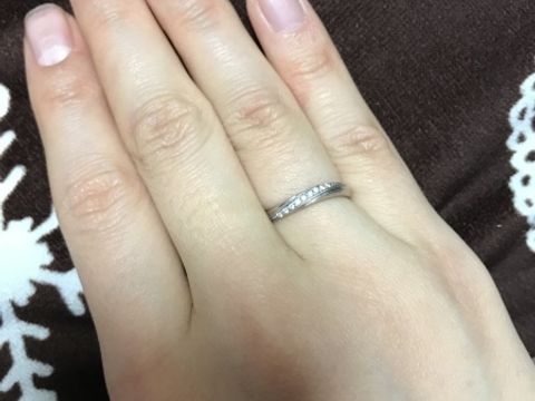 【4℃ BRIDAL(ヨンドシーブライダル)の口コミ】 店舗へ行き、いくつかつけさせていただきました。その中で、お互いが気に…
