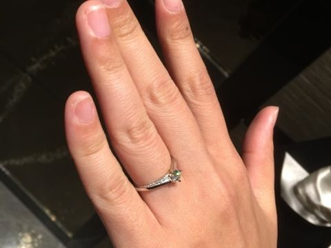 【エクセルコダイヤモンド(EXELCO DIAMOND)の口コミ】 一番の決め手は、彼女が気にいったデザインであること。
新作だからという…