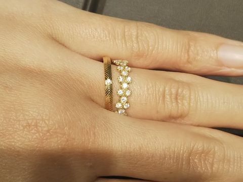 【アイプリモ(I-PRIMO)の口コミ】 イエローゴールドの指輪を探しており、デザインが個性的でかつダイヤもあ…