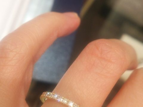【ROYAL ASSCHER(ロイヤル・アッシャー)の口コミ】 婚約指輪をみて回ったなかで、私はこの指輪がダントツ一位でした。ほかを…