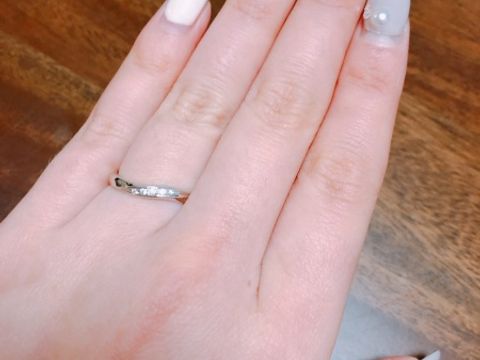 【銀座ダイヤモンドシライシの口コミ】 リングの形状が丸みを帯びている、かくかくしている、ウェーブを描いてい…