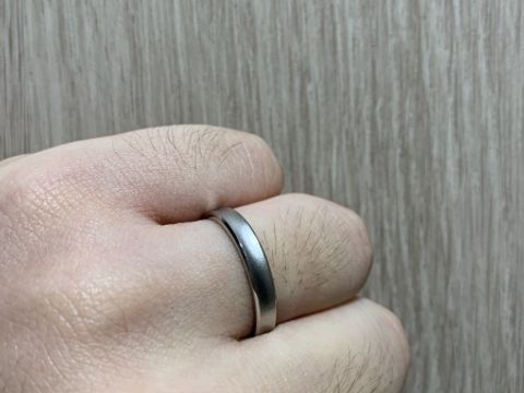 【Ptau(ピトー)の口コミ】 中央が窪んでありマット加工がされているリバースマットで、あまりギラギ…