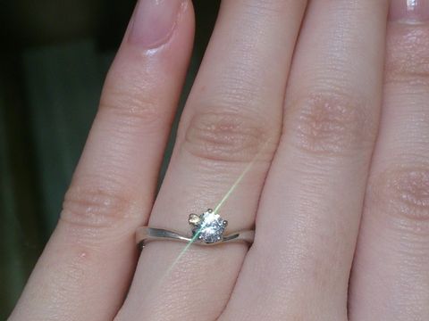 【杢目金屋(もくめがねや)の口コミ】 ダイヤモンドを顕微鏡でのぞくと、ピンク色の桜の花びらが見える、「さく…