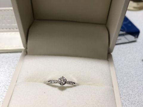 【et.lu(エトル)の口コミ】 形、デザイン、付けた感じ全て良かったです！
ダイヤモンドもバランスよく…