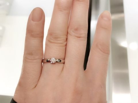 【ティファニー(Tiffany & Co.)の口コミ】 もともとティファニーのアクセサリーが大好きだったため、婚約指輪もティ…