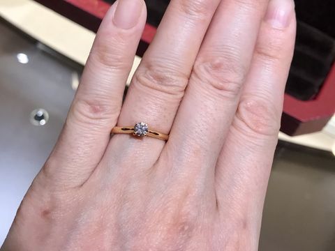 【カルティエ(Cartier)の口コミ】 ピンクゴールド が好きなため、婚約指輪でもリング部分がピンクゴールド …