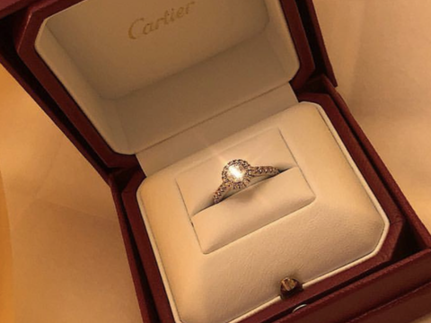 【カルティエ(Cartier)の口コミ】 婚約指輪で頂きました。ブランドだけ希望を伝えてデザイン等は旦那様のお…