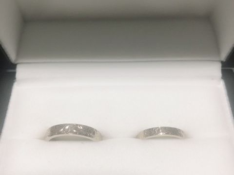 【IMMORTAL MAULOA COLLECTION(イモータル マウロア コレクション)の口コミ】 彫り柄だけどシンプルで使いやすいです！
色も色々選べますし、ハニーゴー…