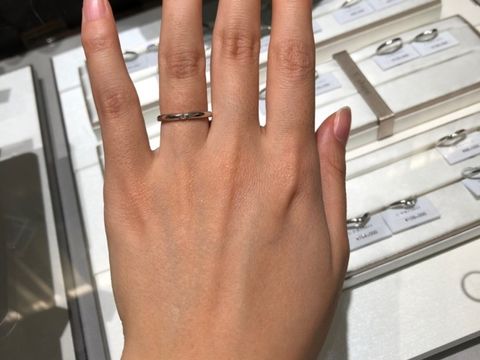 【アイプリモ(I-PRIMO)の口コミ】 デザインが可愛く、自分好みのものでした。婚約指輪を奮発した分、結婚指…