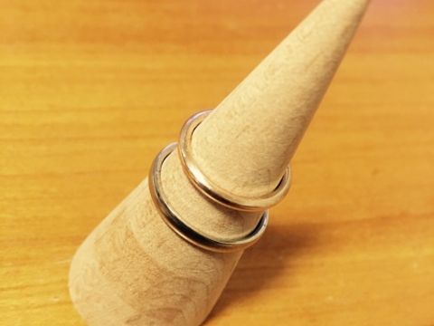 【俄(にわか)の口コミ】 エンゲージリングをピンクゴールドで購入していたので、重ね付けをする時…