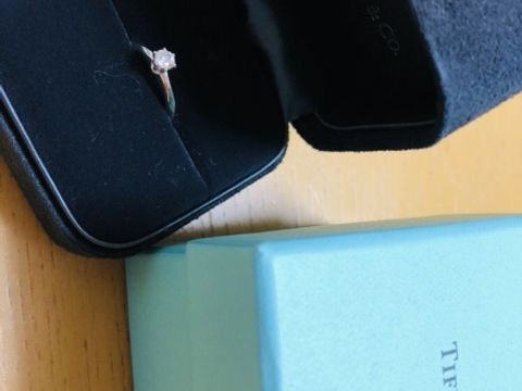 【ティファニー(Tiffany & Co.)の口コミ】 プロポーズの時に夫からもらいました。ティファニーの指輪に憧れていたの…