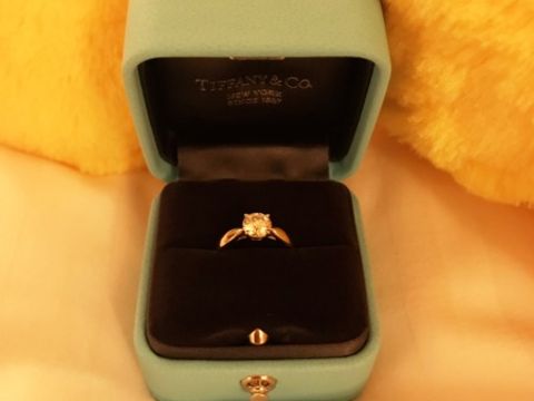 【ティファニー(Tiffany & Co.)の口コミ】 彼が婚約指輪を選ぶ時に、自信が無かったようなので下見に一緒に色んな店…