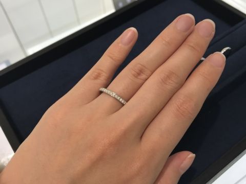 【4℃ BRIDAL(ヨンドシーブライダル)の口コミ】 色んなデザインが種類豊富に取り揃えられています。エタニティタイプの結…