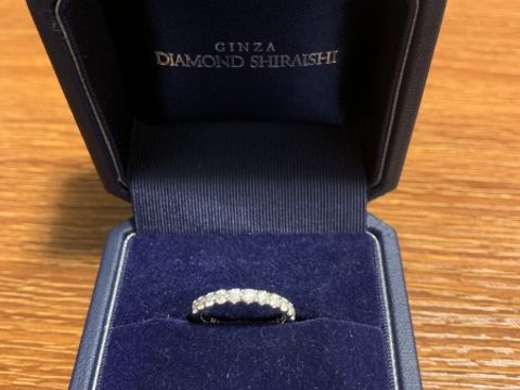 【銀座ダイヤモンドシライシの口コミ】 一粒ダイヤのリングと非常に迷いましたが、普段使いしやすいほうがいいか…