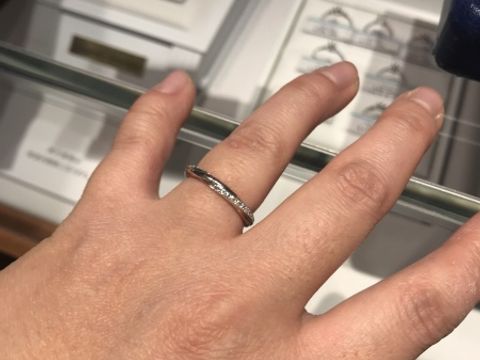 【銀座ダイヤモンドシライシの口コミ】 シライシの中で、スターリーとブーケを合わせた感じのリングでした。店員…