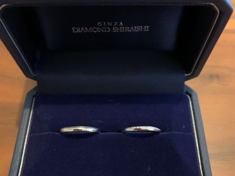 【銀座ダイヤモンドシライシの口コミ】 女性用のリングがリバーシブルのようなデザインで、メレダイヤを目立たせ…
