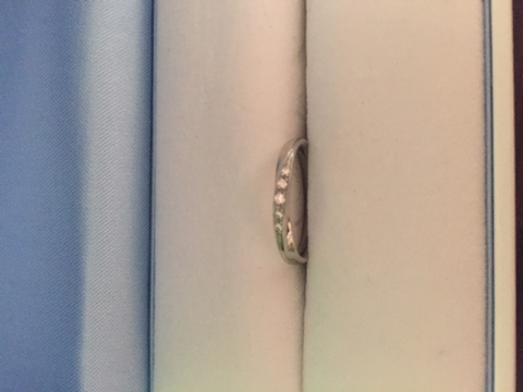 【GALA JEWELRY(ガラジュエリー)の口コミ】 シンプルデザインで、プラチナ素材で、価格は抑えられるものを探している…