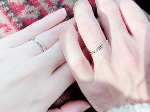 【nocur(ノクル)の口コミ】 婚約指輪と重ね付けしたかったので、その事を考えて、ストレートでミル打…