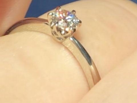 【銀座ダイヤモンドシライシの口コミ】 職種柄、派手な物は着用できないけど、婚約中はいつも身につけていたかっ…