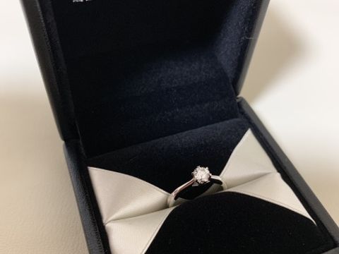 【エクセルコダイヤモンド(EXELCO DIAMOND)の口コミ】 派手なデザインが多いお店でしたが、その中でもシンプルなデザインが良か…