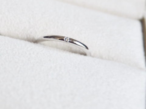 【ヴァンドーム青山(VENDOME AOYAMA)の口コミ】 シンプル且つ上品なデザインの指輪を探していました。
色々試着していると…