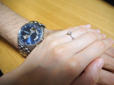 【ヴァンドーム青山(VENDOME AOYAMA)の口コミ】 大きいダイヤではありませんが横にメレダイヤがついており、華やかな印象…