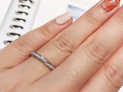 【銀座ダイヤモンドシライシの口コミ】 指輪単体よりも実際つけてみると何倍も素敵に見えたのがこのジュノー。一…