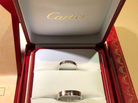【カルティエ(Cartier)の口コミ】 私はあまりごつくなく、できればダイヤがついているもの、主人は幅広のも…