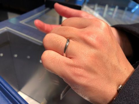 【銀座ダイヤモンドシライシの口コミ】 いろんな指輪を見てまわりましたが、指輪がシンプルでなおかつシルエット…