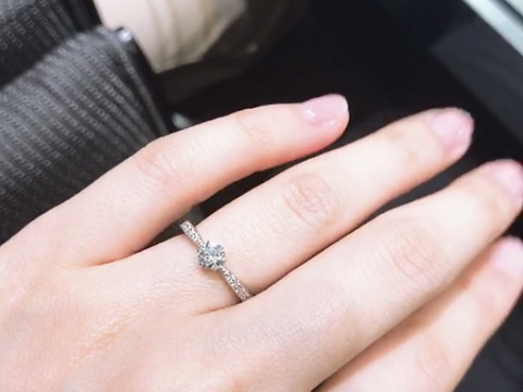 【ラザール ダイヤモンド(LAZARE DIAMOND)の口コミ】 キラキラした華やかなもの、結婚指輪と重ね付け出来るものを探していまし…