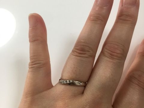 【canal4℃(カナルヨンドシー)の口コミ】 価格重視で選択しました。
婚約指輪としては異例？の男女ペアリングで購入…