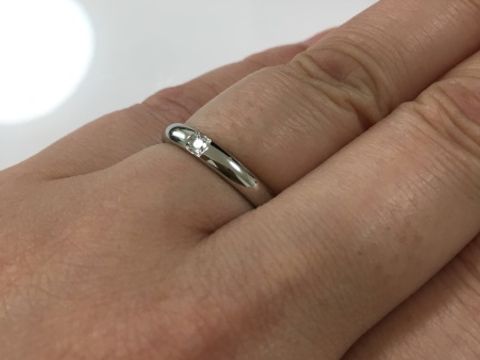 【ラザール ダイヤモンド(LAZARE DIAMOND)の口コミ】 シンプルな物で、長く使用できる物を探していました。
ダイヤモンドも、リ…