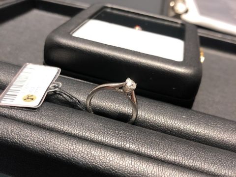 【エクセルコダイヤモンド(EXELCO DIAMOND)の口コミ】 ・私は身長が167センチあり、指も長く骨がしっかりしています。細いリング…