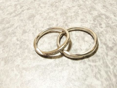 【俄(にわか)の口コミ】 真ん中がＶ字型にカットされているのですが、これが以前にいただいた婚約…