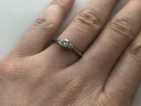 【ラザール ダイヤモンド(LAZARE DIAMOND)の口コミ】 シンプルでデザインが綺麗な指輪を探していました。なかなかしっくりくる…