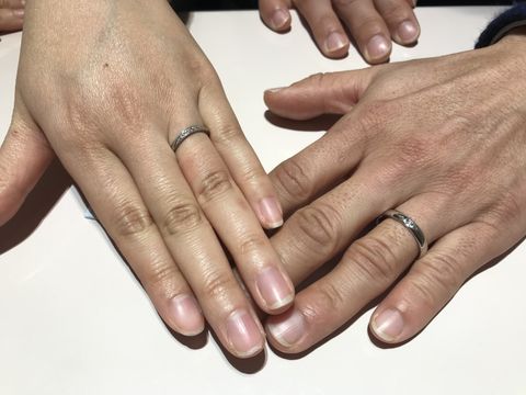 【TRECENTI(トレセンテ)の口コミ】 女性の方の指輪ですが、メレダイヤがUの字に入っているデザインはここでし…