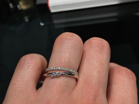 【ラザール ダイヤモンド(LAZARE DIAMOND)の口コミ】 ダイヤの輝きが他店と比べて一目瞭然で違います。7色に輝く感じ、みずみず…