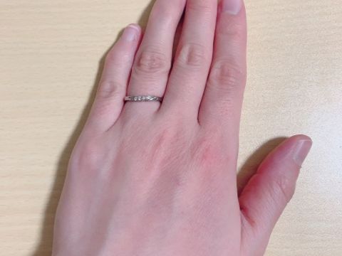 【AMOUR AMULET(アムール・アミュレット)の口コミ】 指にフィットするウェーブのデザインの指輪を探していて、価格、見た目と…