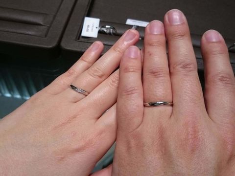 【アイプリモ(I-PRIMO)の口コミ】 普段つけている時に邪魔にならず、なおかつ婚約指輪と一緒に着けたときに…