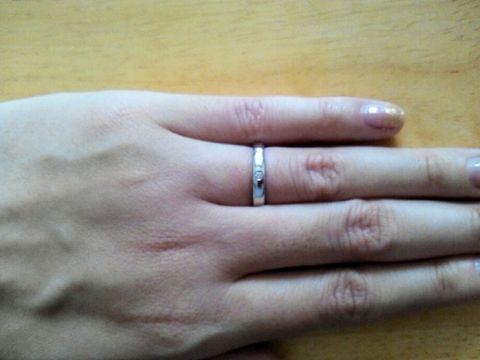 【4℃ BRIDAL(ヨンドシーブライダル)の口コミ】 ずっとつけることができる、シンプルな指輪を探していました。ですが、デ…