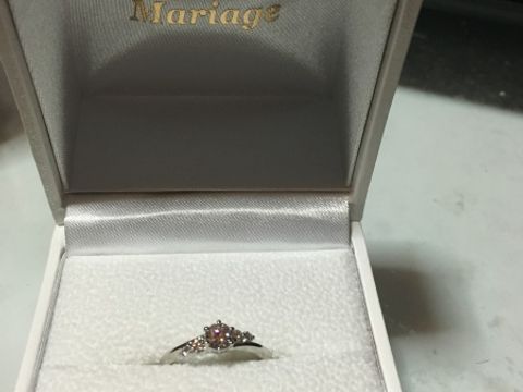 【Mariage ent(マリアージュエント)の口コミ】 指が綺麗に見える、s字タイプの指輪を探していてオススメされた指輪をつけ…