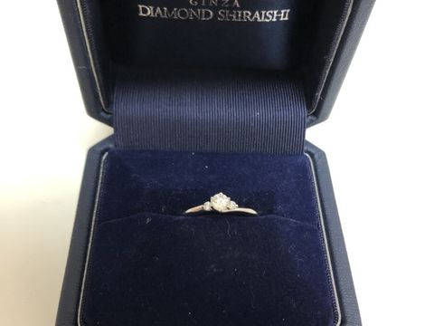 【銀座ダイヤモンドシライシの口コミ】 サイドにメレダイヤが輝いていて、華やかな雰囲気が気に入りました。
他に…