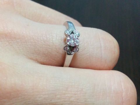 【カルティエ(Cartier)の口コミ】 普段も着けやすいかと思い、一粒ダイヤのソリテールではなくこのデザイン…