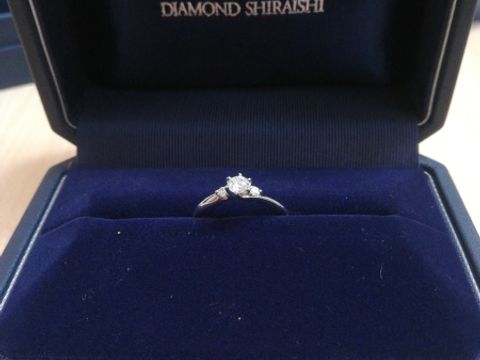【銀座ダイヤモンドシライシの口コミ】 デザインが可愛かったので決めました。女性らしく華奢な感じがとても私の…